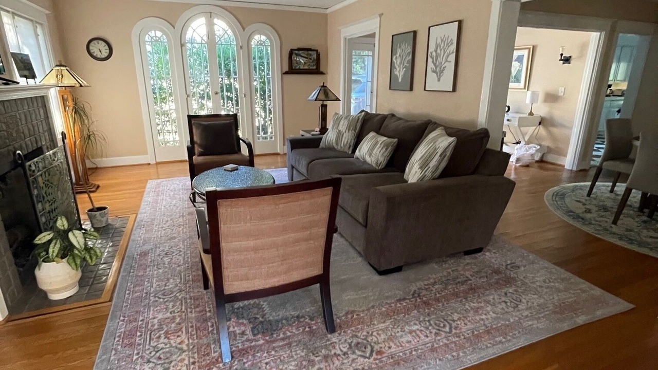 Photo of Livingroom in North Central