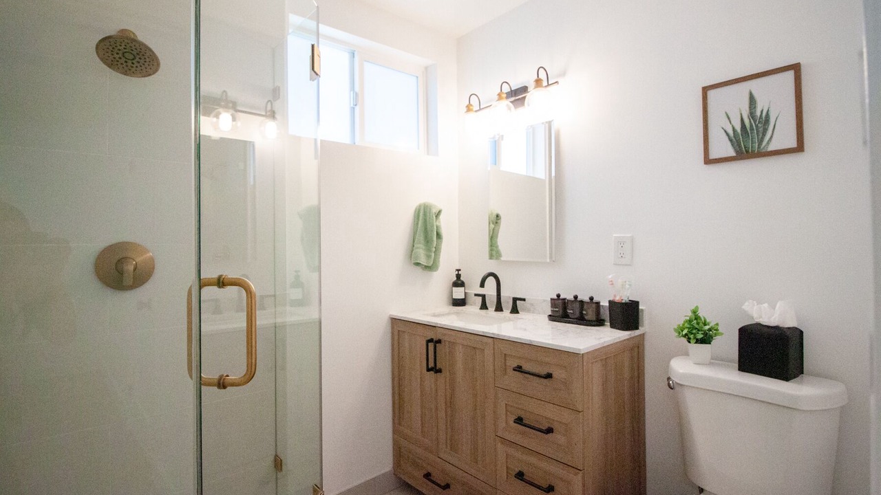 Photo of Bathroom in Lawndale