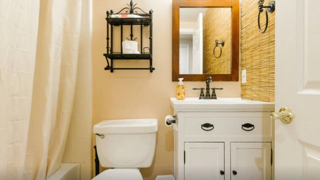 Photo of Bathroom in Mescal Corridor NW