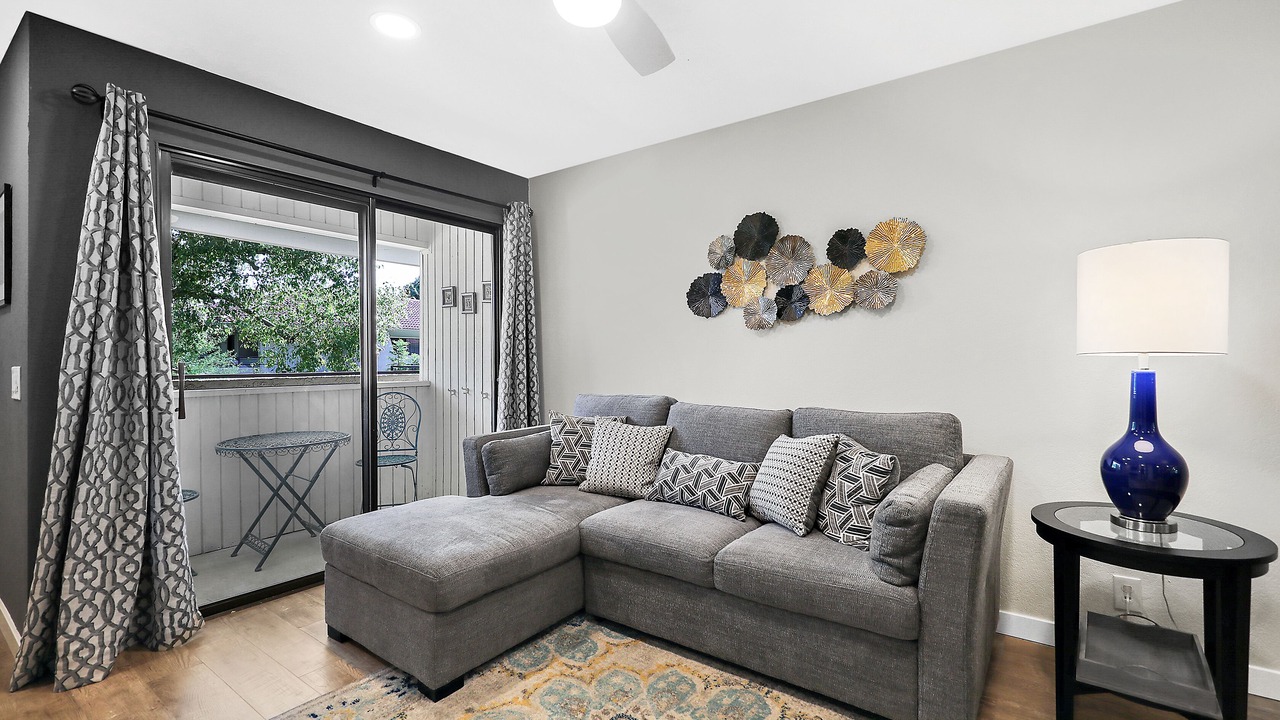Photo of Livingroom in Racquet Club West