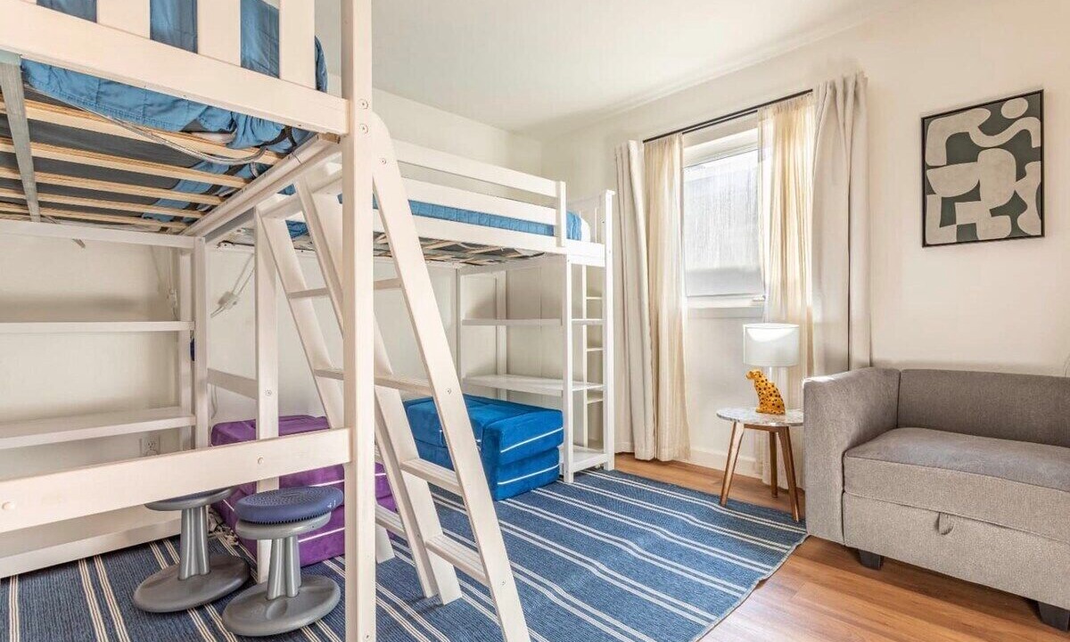 Photo of Bedroom in Gas Lamp Section