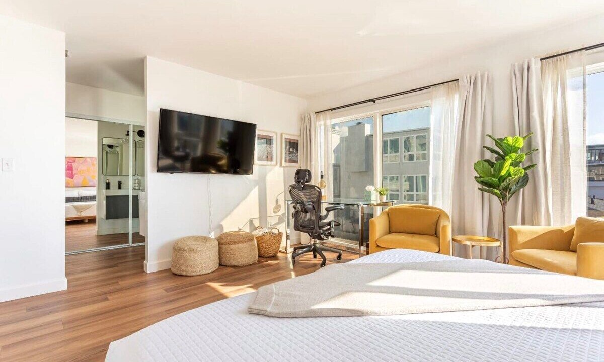 Photo of Bedroom in Gas Lamp Section