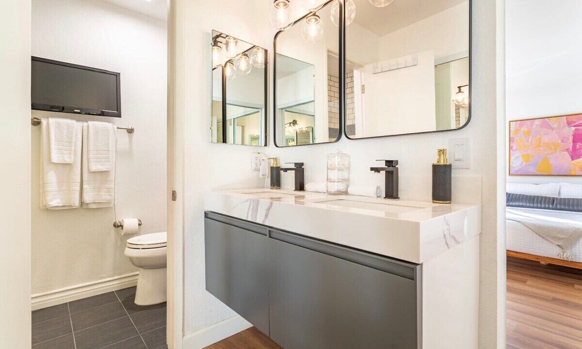 Photo of Bathroom in Gas Lamp Section