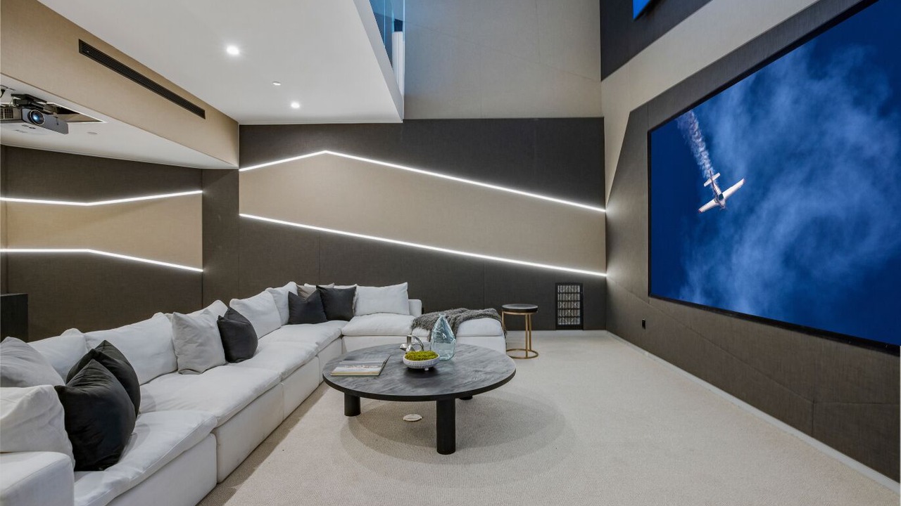 Photo of Livingroom in Encino