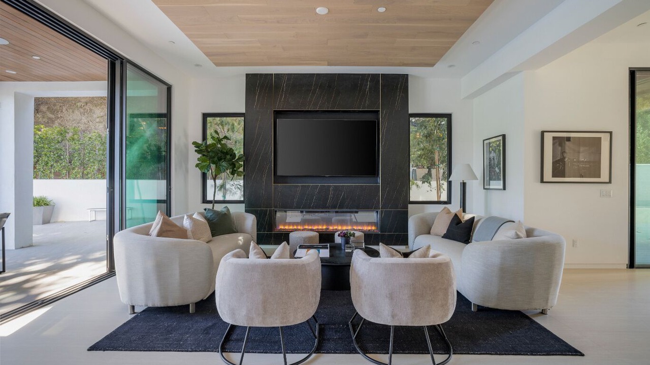 Photo of Livingroom in Encino