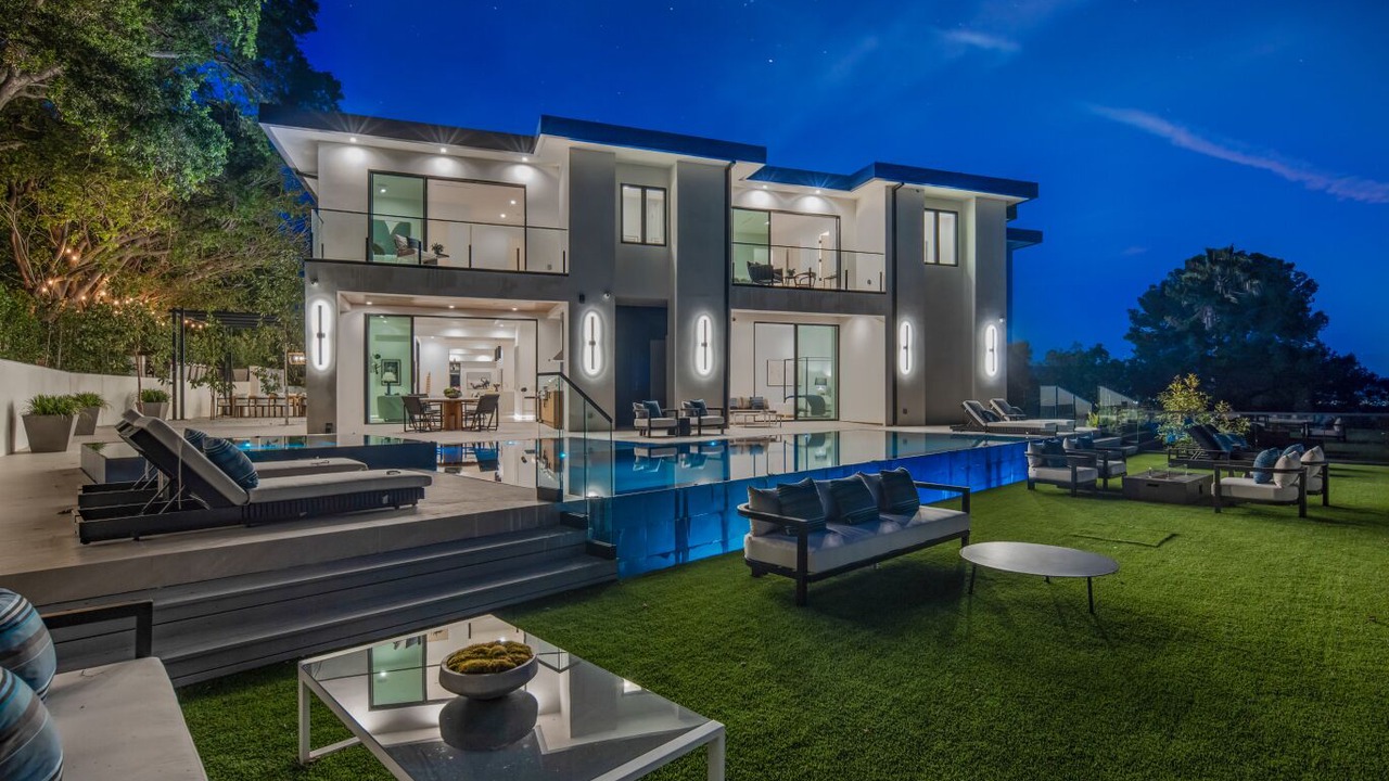 Photo of Outdoor in Encino