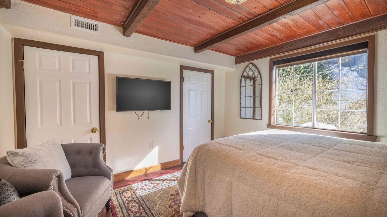 Photo of Bedroom in Running Springs