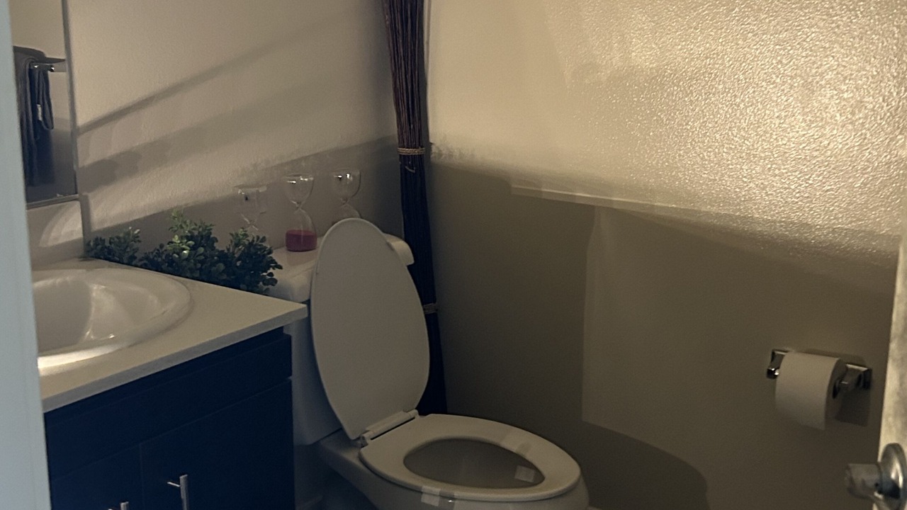 Photo of Bathroom in Mid-Wilshire