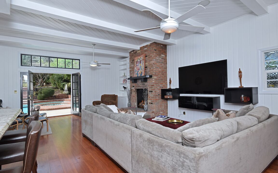 Photo of Livingroom in Shadow Hills