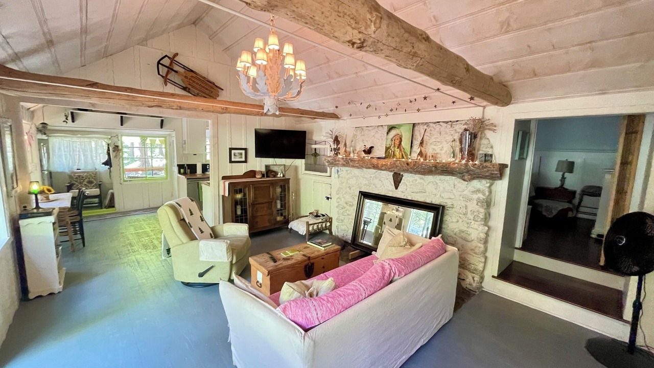Photo of Livingroom in Blue Jay