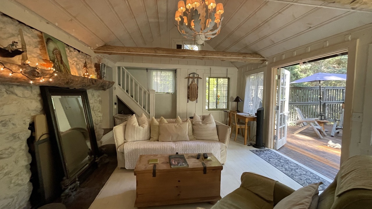 Photo of Livingroom in Blue Jay