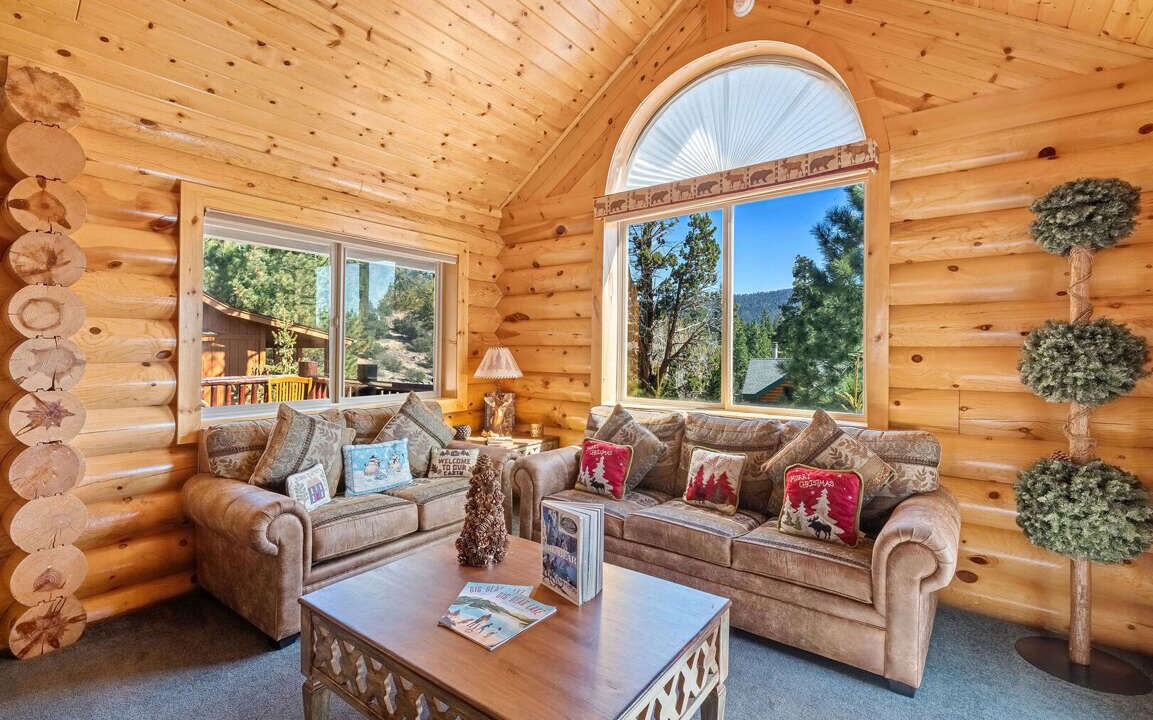 Photo of Livingroom in Castle Glen Estates