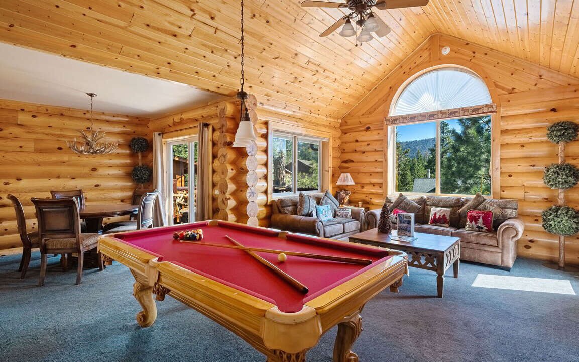 Photo of Livingroom in Castle Glen Estates