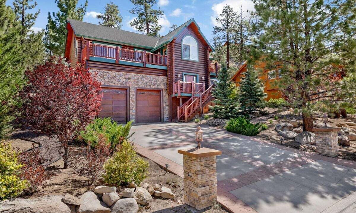 Photo of Outdoor in Castle Glen Estates