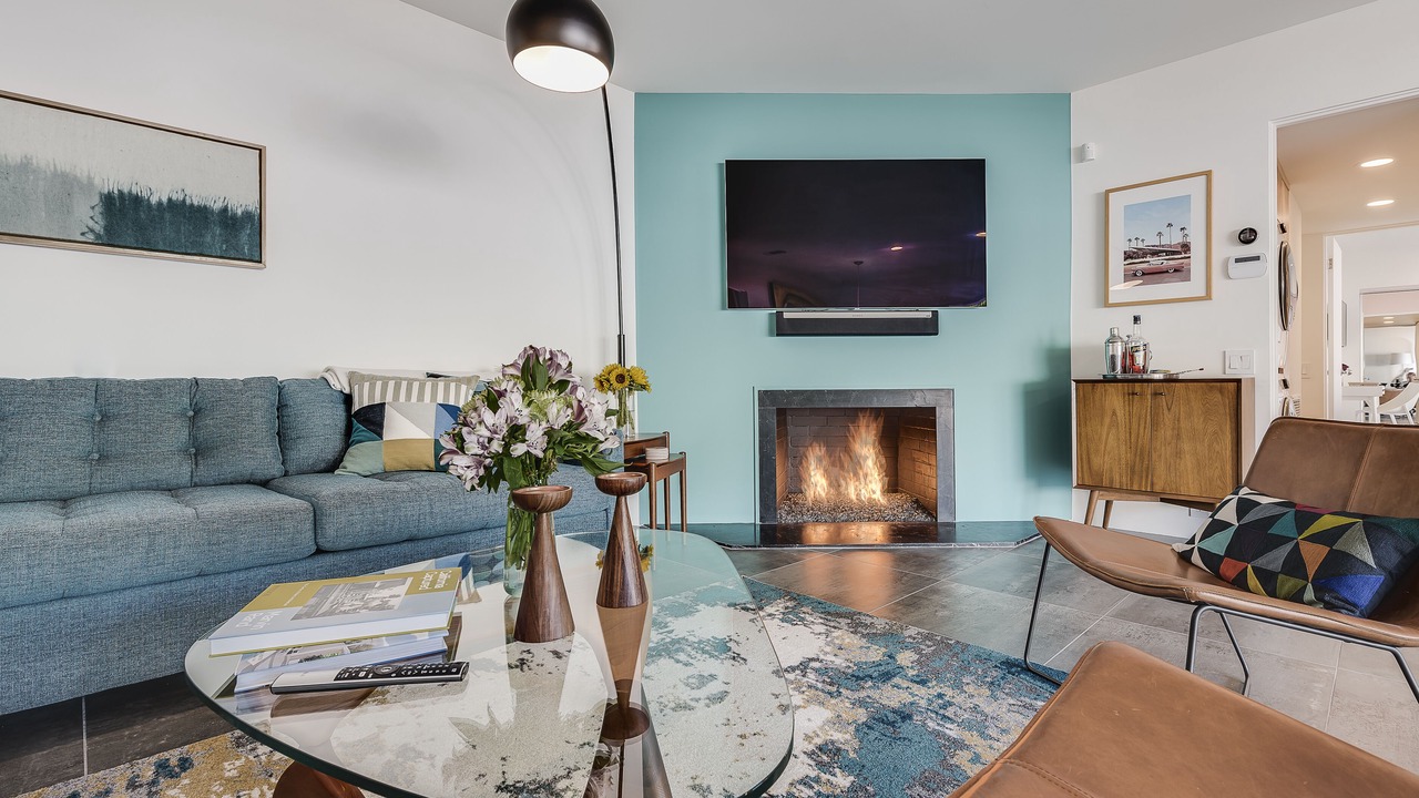 Photo of Livingroom in Racquet Club West