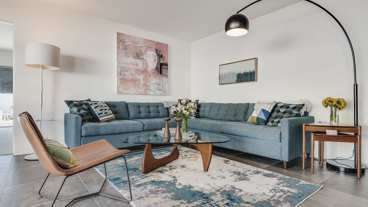 Photo of Livingroom in Racquet Club West