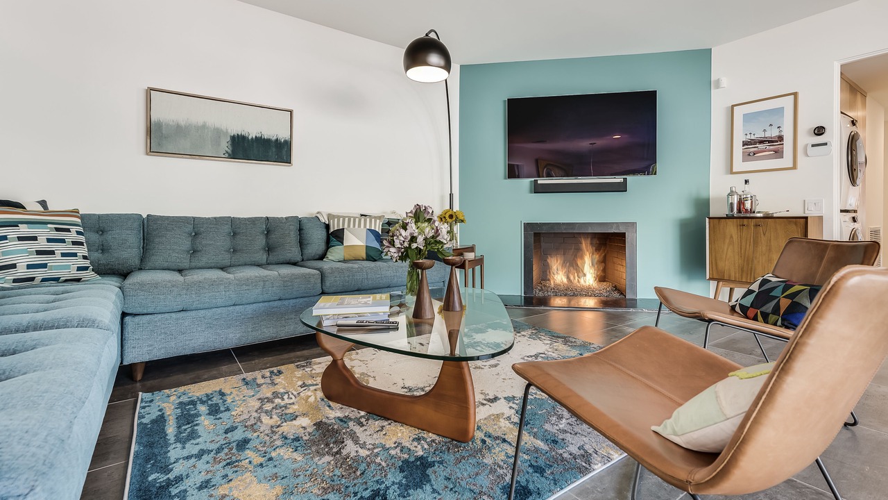 Photo of Livingroom in Racquet Club West