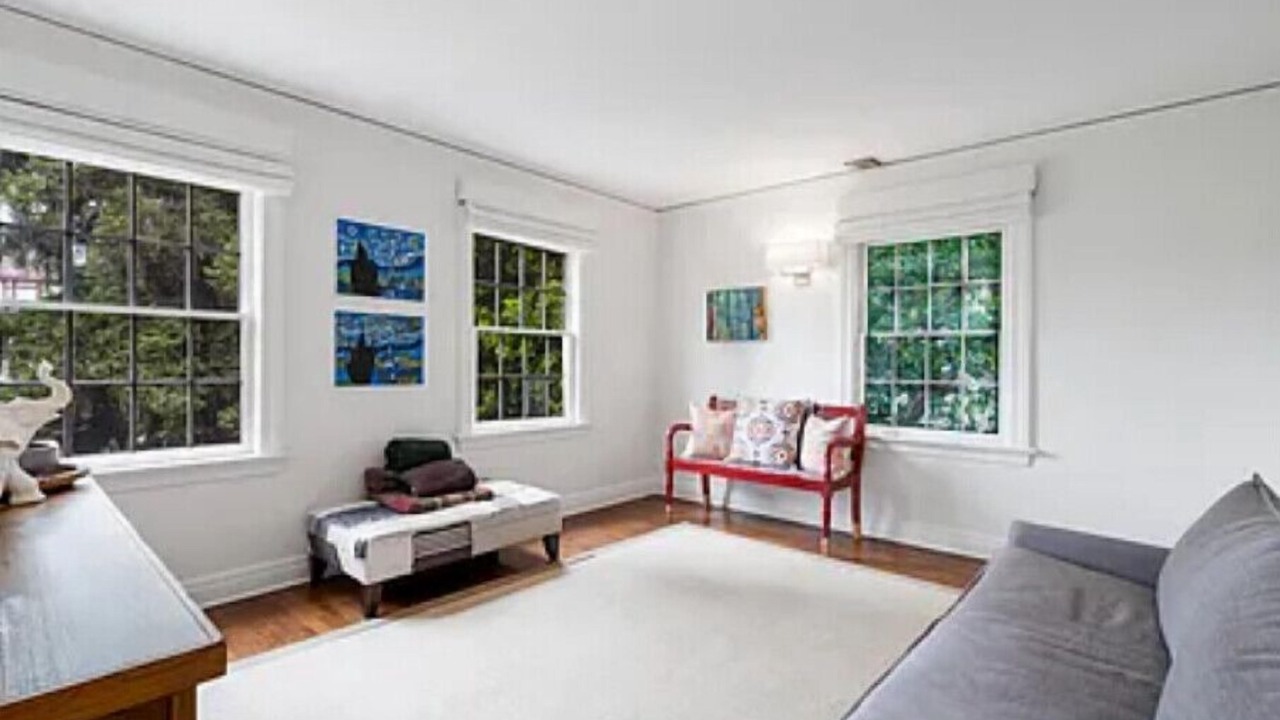 Photo of Livingroom in Greater Wilshire - Hancock Park