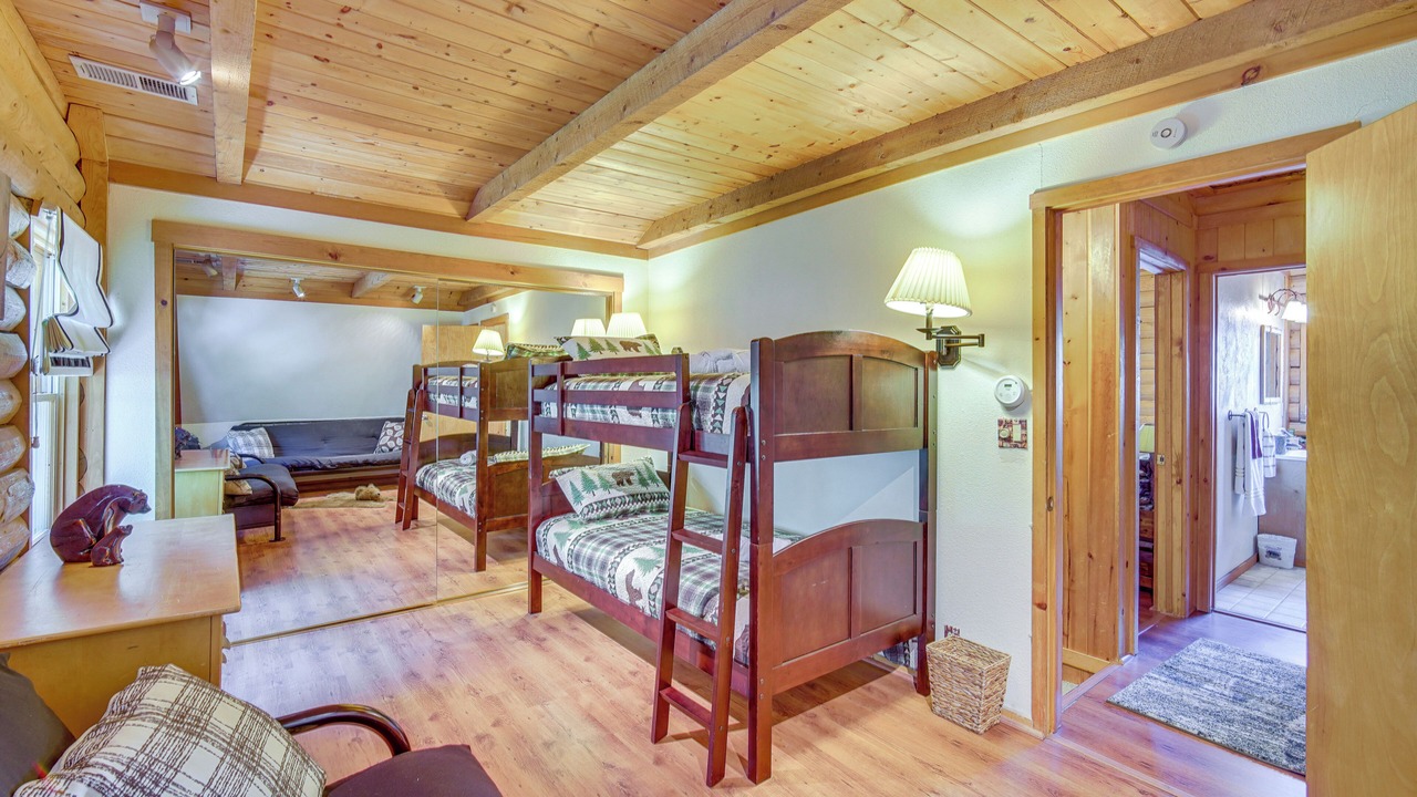 Photo of Bedroom in Cedarpines Park