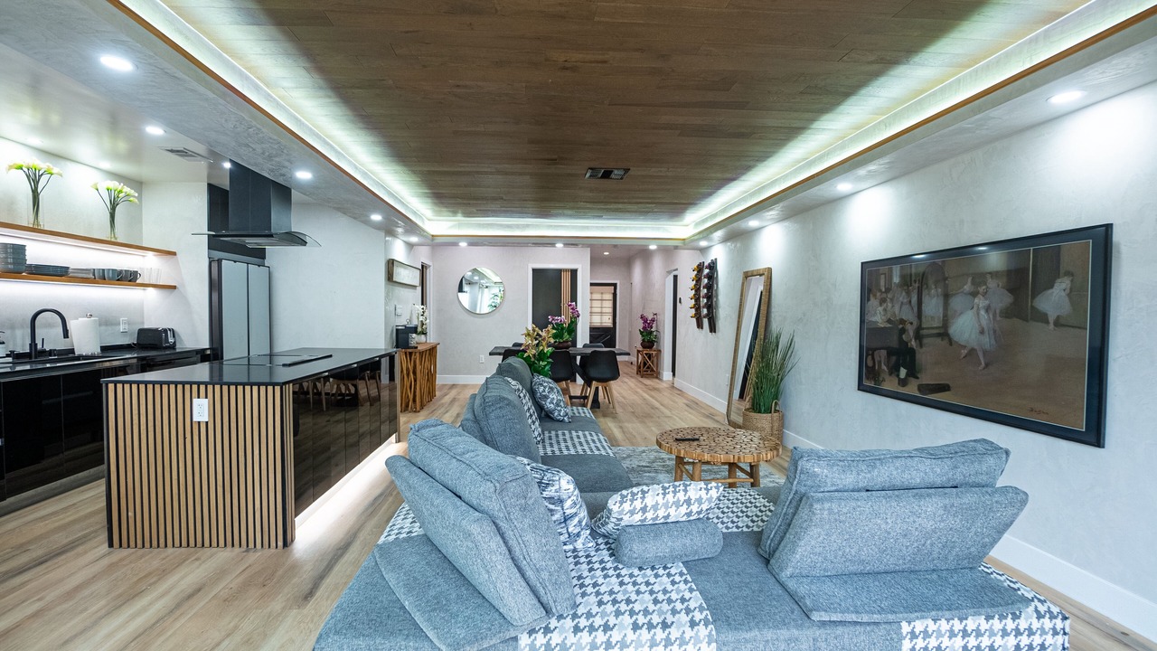 Photo of Livingroom in Burbank