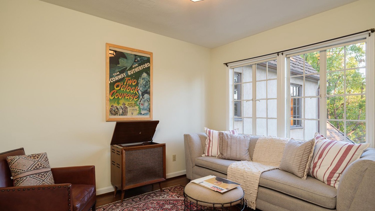 Photo of Livingroom in North Central