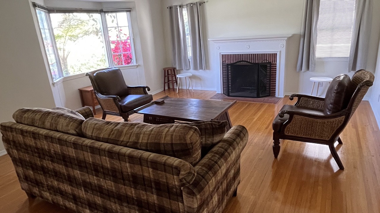 Photo of Livingroom in West Los Angeles