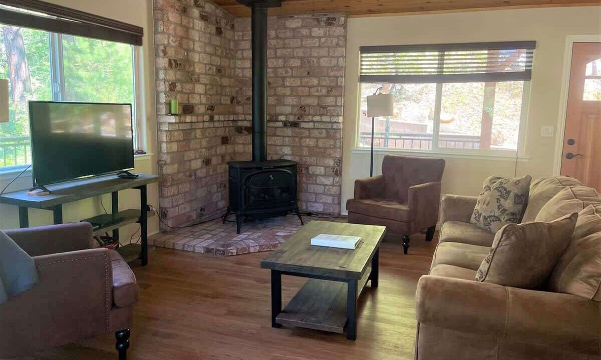 Photo of Livingroom in Twain Harte