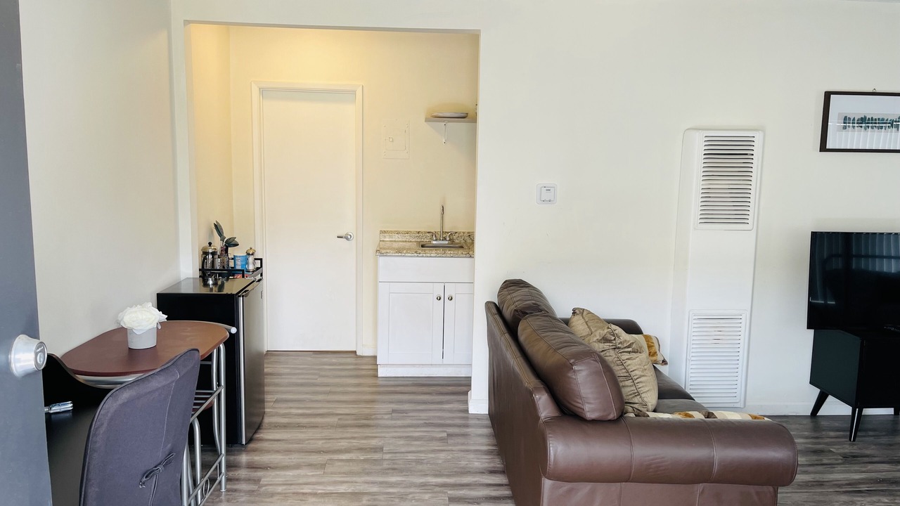 Photo of Livingroom in Sawtelle