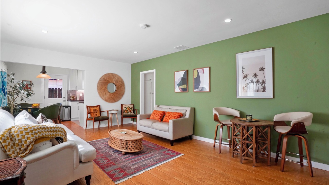 Photo of Livingroom in Woodland Hills