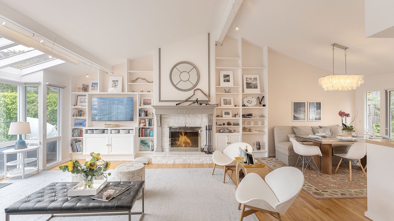 Photo of Livingroom in Carmel Point