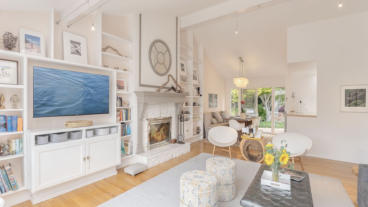 Photo of Livingroom in Carmel Point