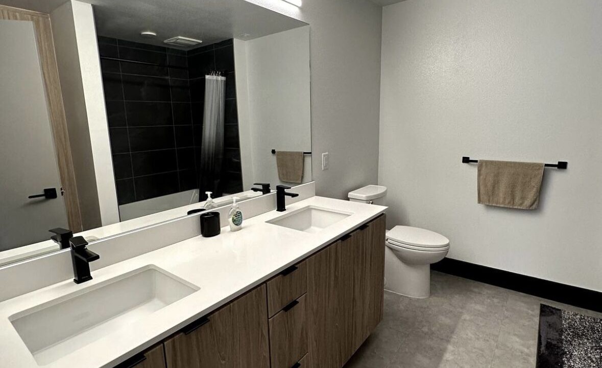 Photo of Bathroom in Platinum Triangle