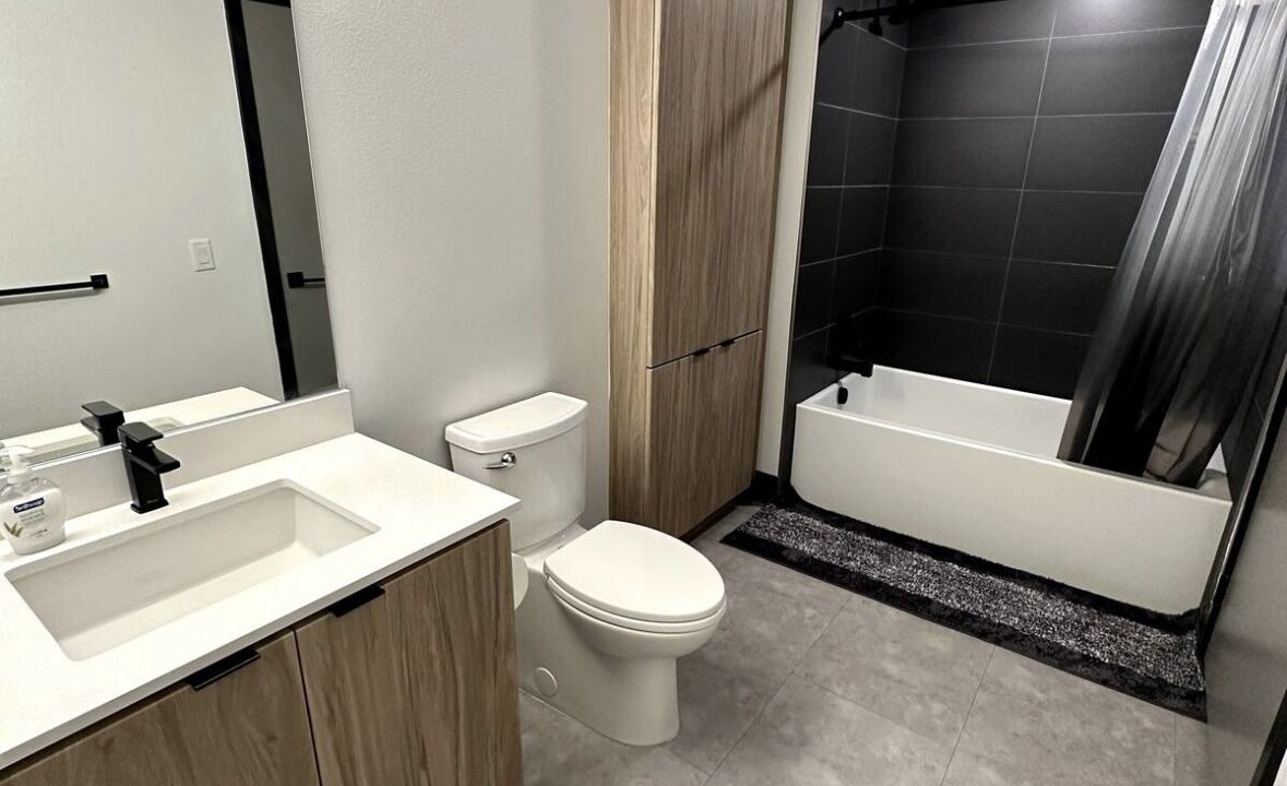 Photo of Bathroom in Platinum Triangle
