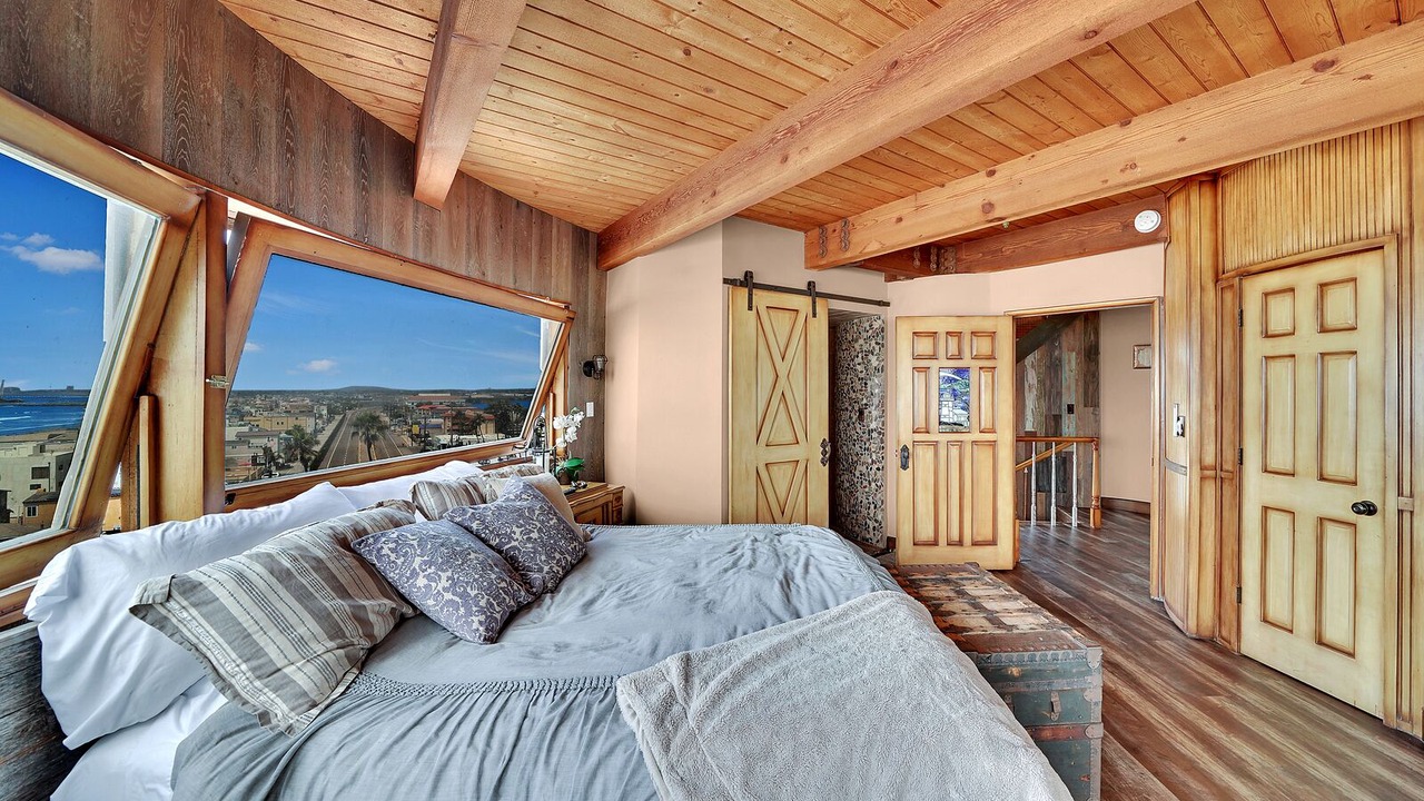 Photo of Bedroom in Seal Beach