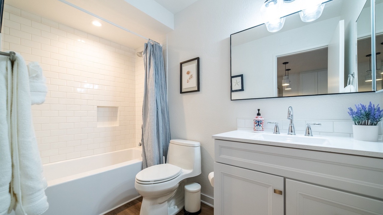 Photo of Bathroom in Cardiff-by-the-Sea