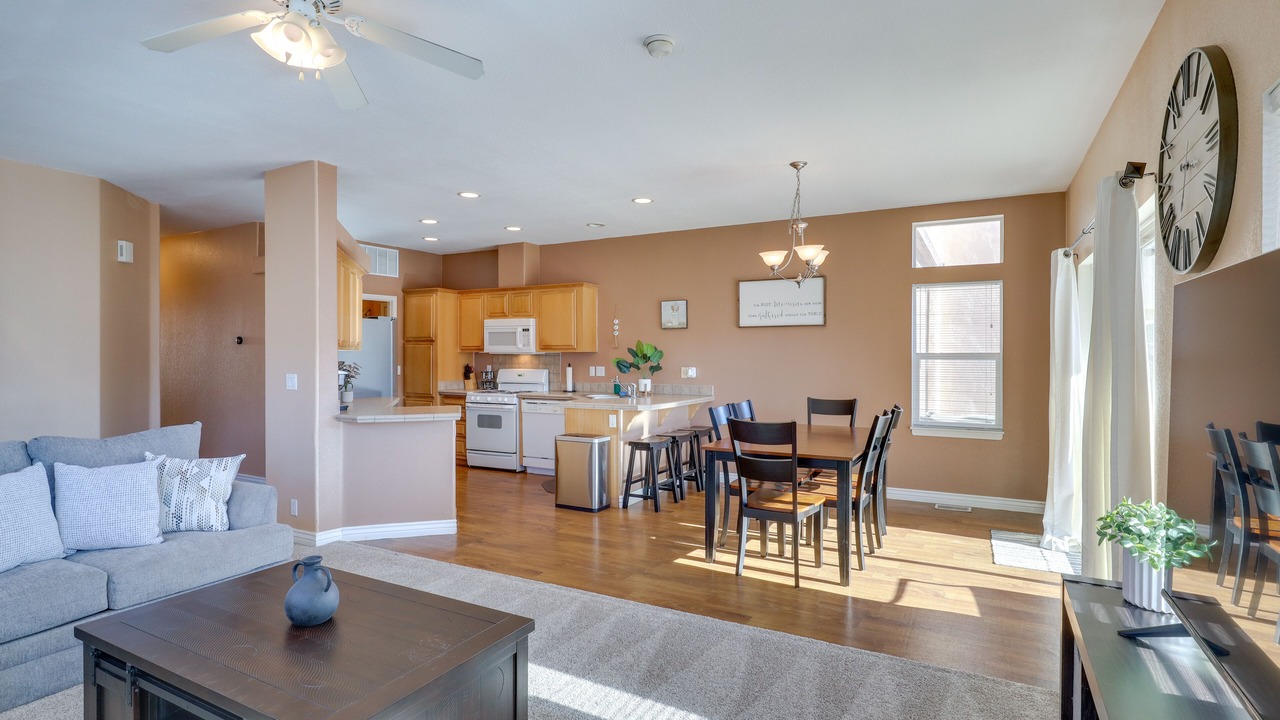 Photo of Livingroom in Needles