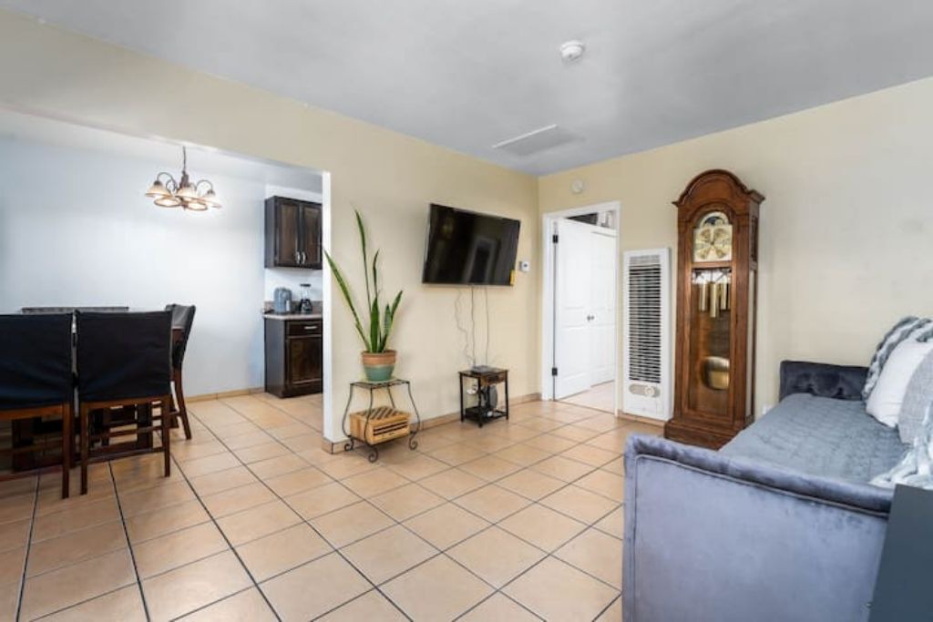 Photo of Livingroom in Lennox