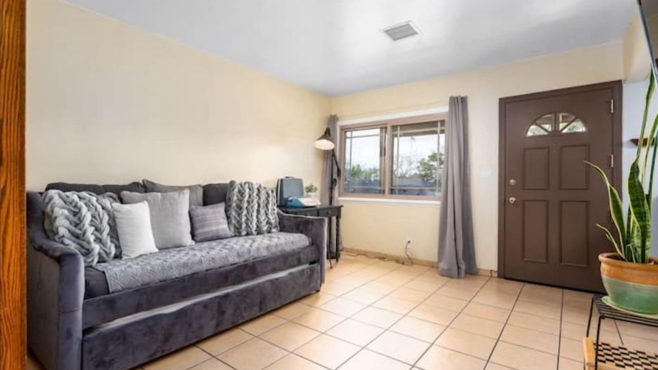 Photo of Livingroom in Lennox
