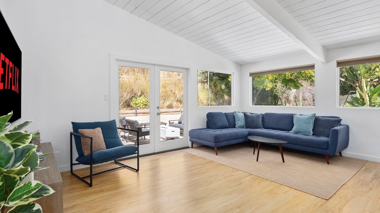 Photo of Livingroom in College West