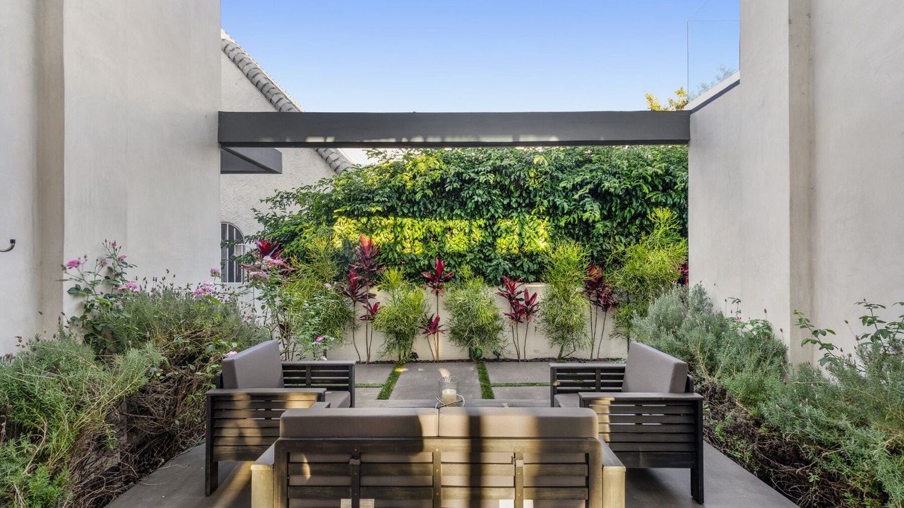 Photo of Patio Balcony in Carthay Circle