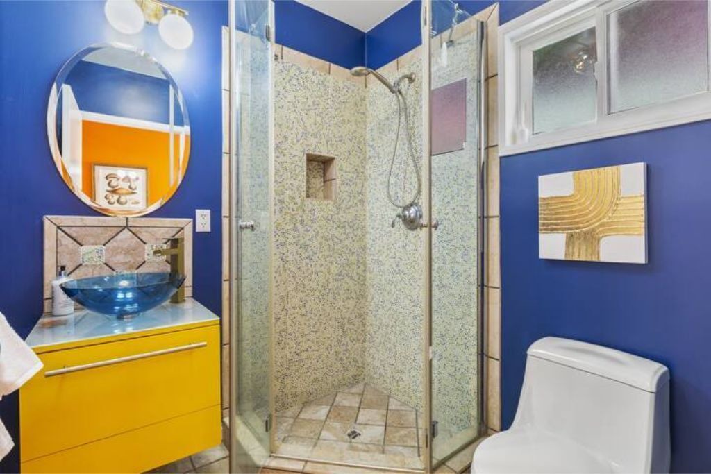Photo of Bathroom in Beachwood Canyon