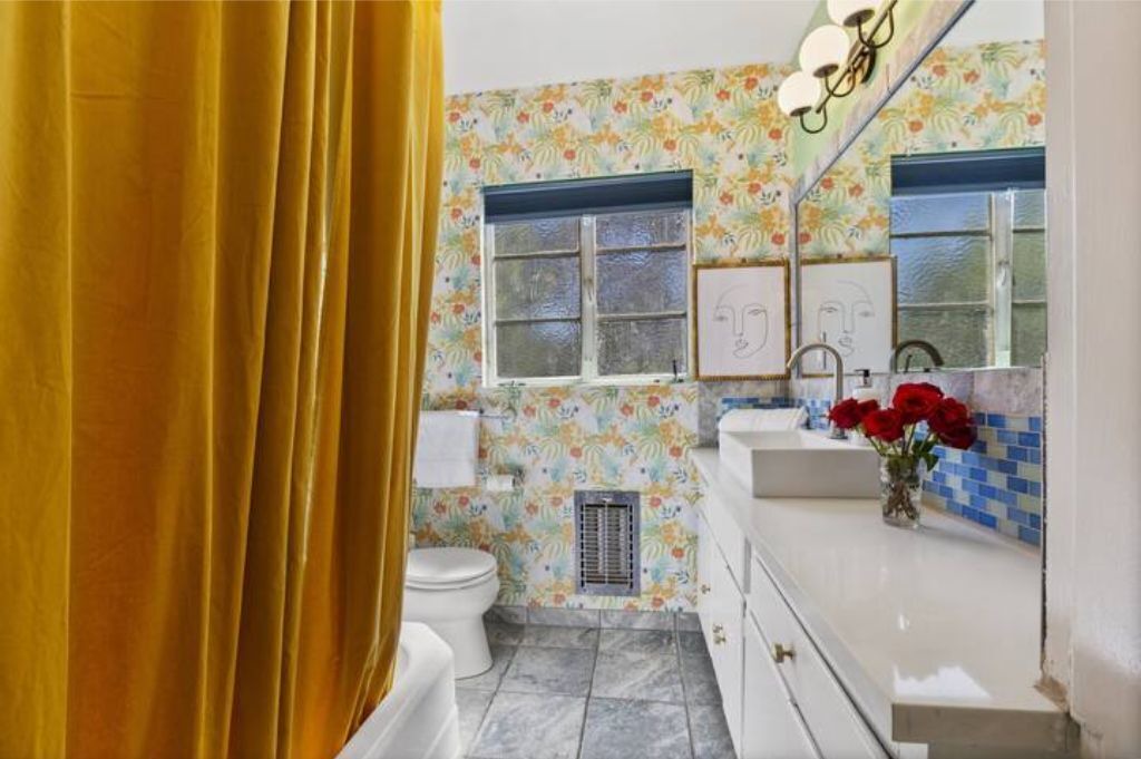 Photo of Bathroom in Beachwood Canyon