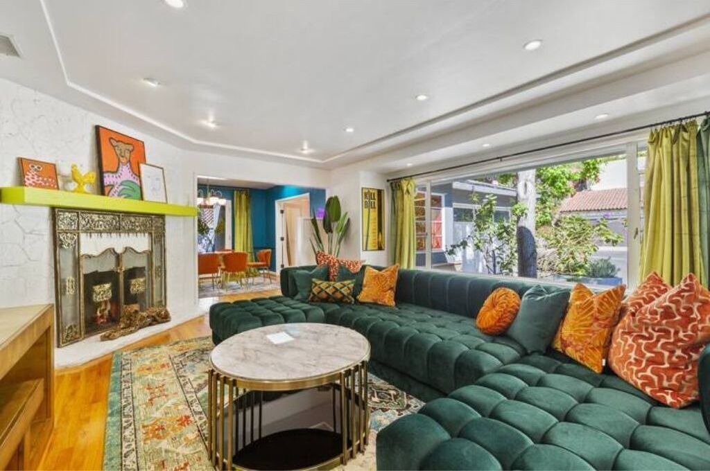 Photo of Livingroom in Beachwood Canyon