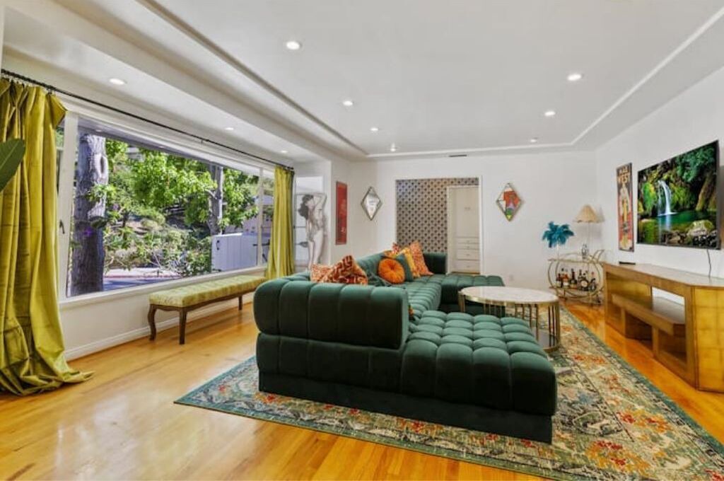 Photo of Livingroom in Beachwood Canyon