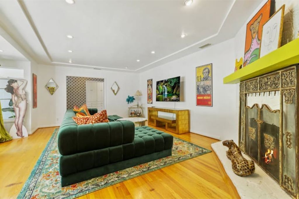 Photo of Livingroom in Beachwood Canyon