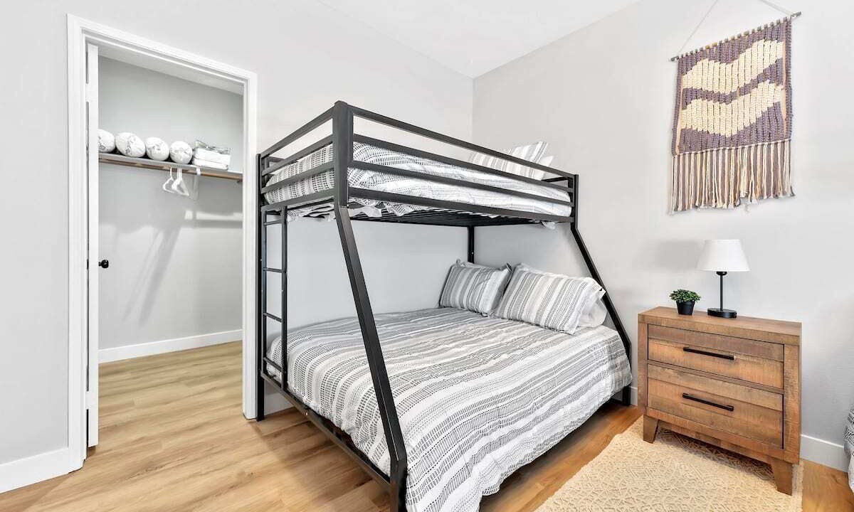 Photo of Bedroom in Belmont Shore