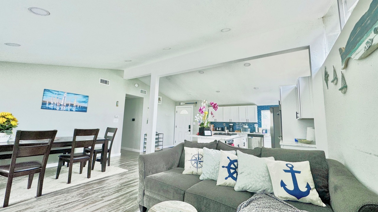 Photo of Livingroom in Allied Gardens
