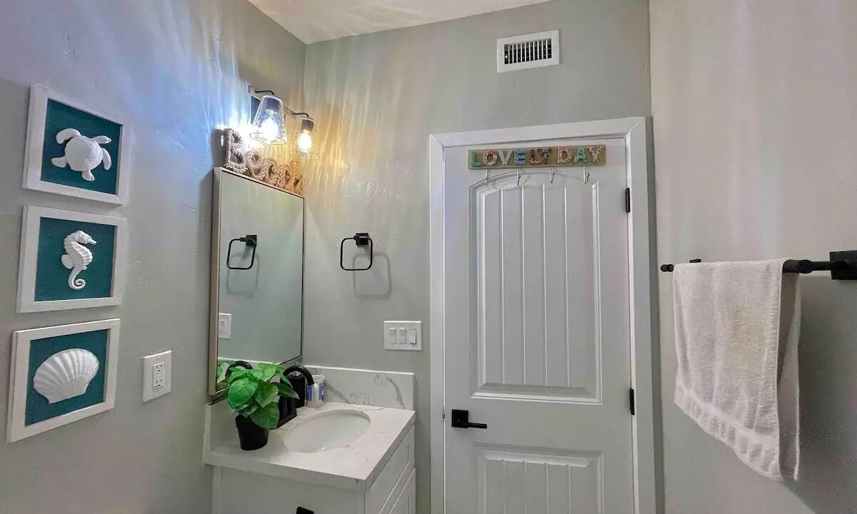Photo of Bathroom in Allied Gardens