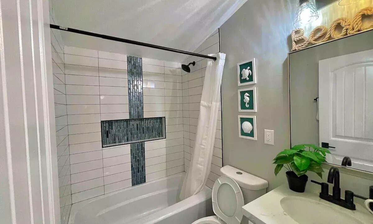 Photo of Bathroom in Allied Gardens