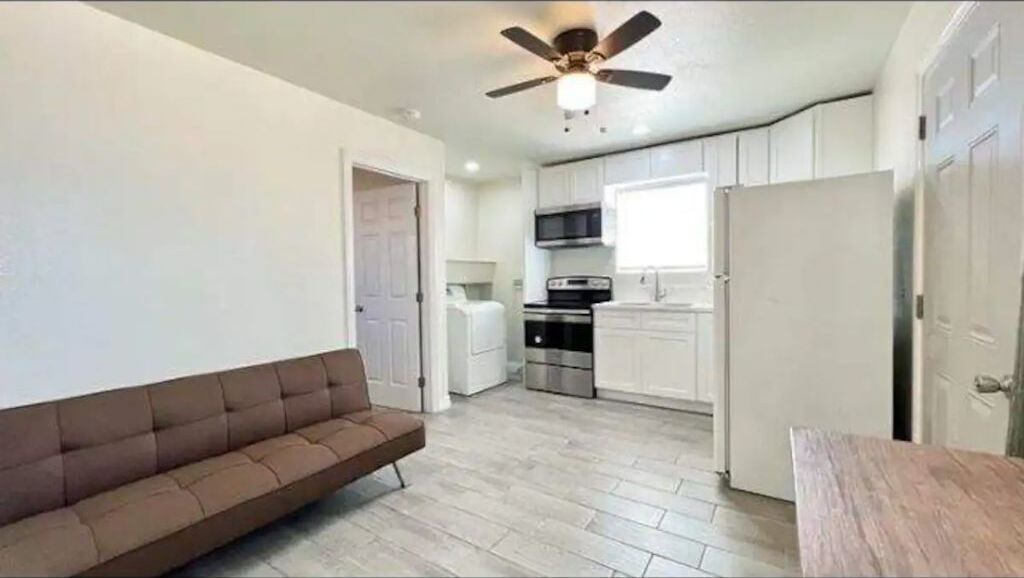 Photo of Livingroom in California City